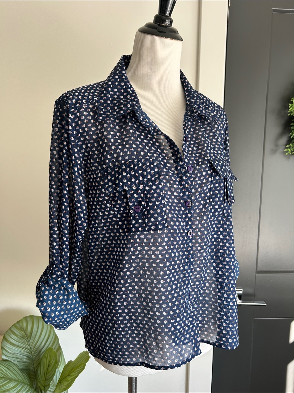 🌺 XL Navy red white Floral Button-Front 3/4 roll sleeve Blouse